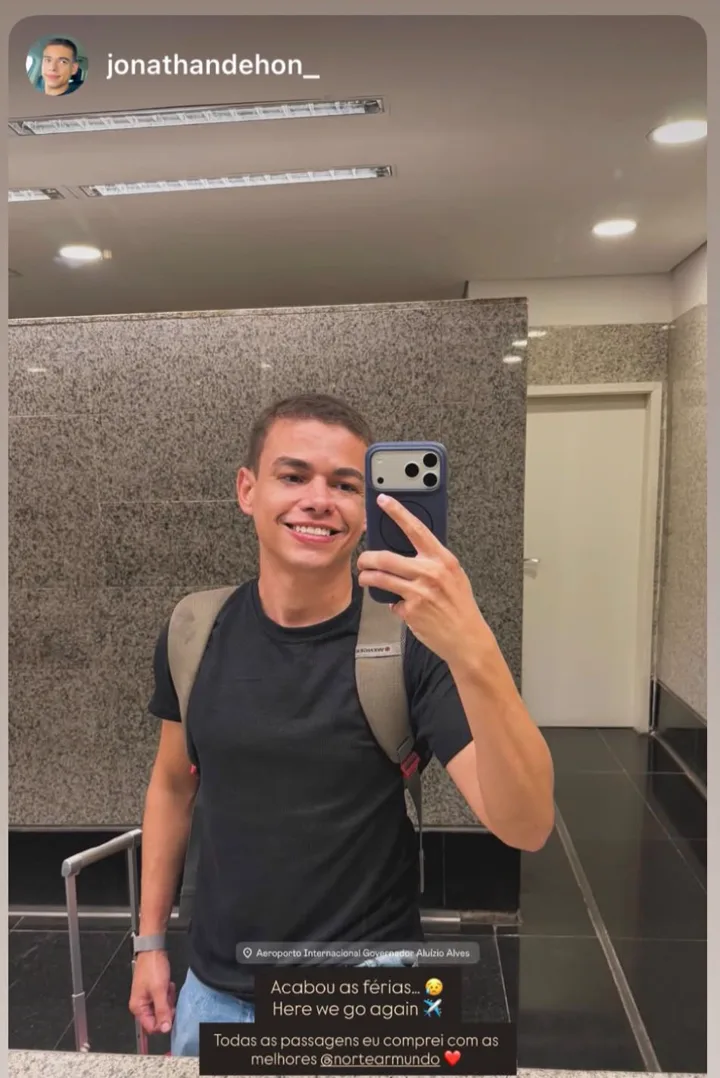 Story no Instagram do cliente Jonathan no aeroporto